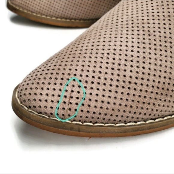 Crown Vintage Lacertae Light Tan Perforated Closed Almond-Toe Flat Mule Slides - Picture 11 of 11